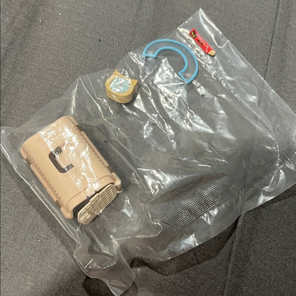 Rement Miniature set. Mini cat carrier and accessories.